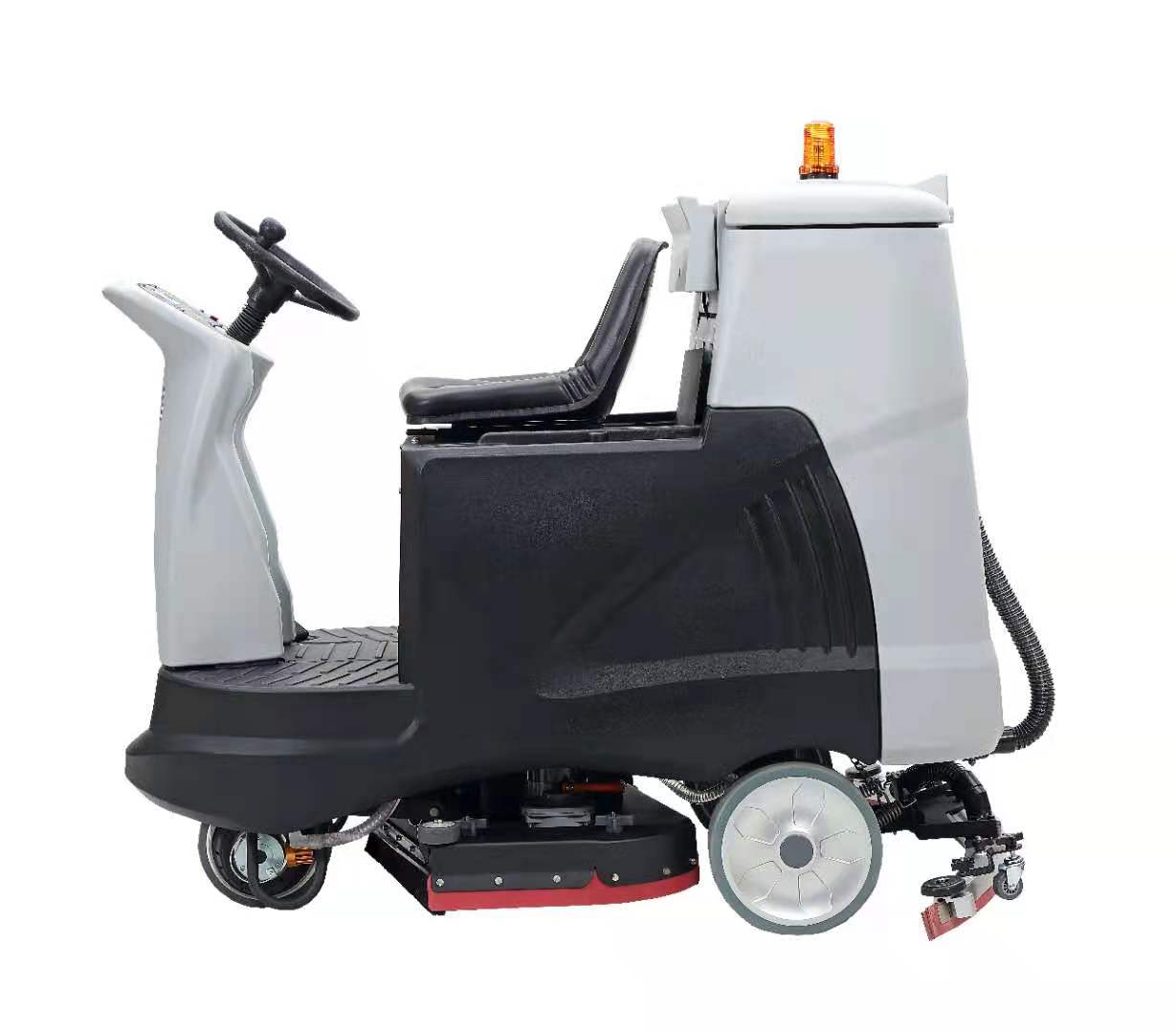 高效清洁利器：驾驶式洗地机的刷新之路